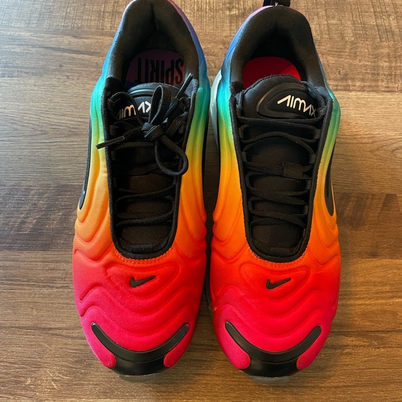 NIKE AIRMAX 720 - Picture 2 of 5